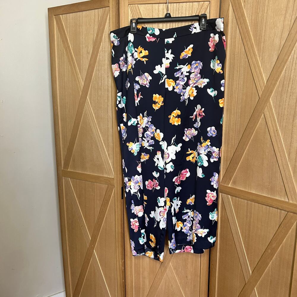 Navy floral wide leg cropped pants - Picture 2 of 9